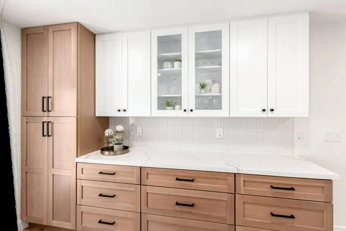 Modern fitted kitchen by Kompact Interiors